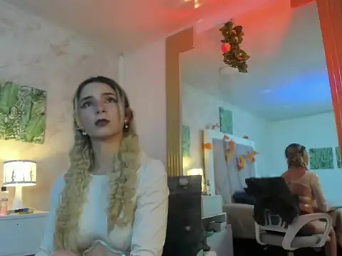 Snapshot of Sophie_teller chatting on 7, 11, 2025 Sophie teller online show from 7, 11, 2025