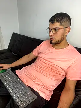 mirallesandbig online show from 4, 12, 2025