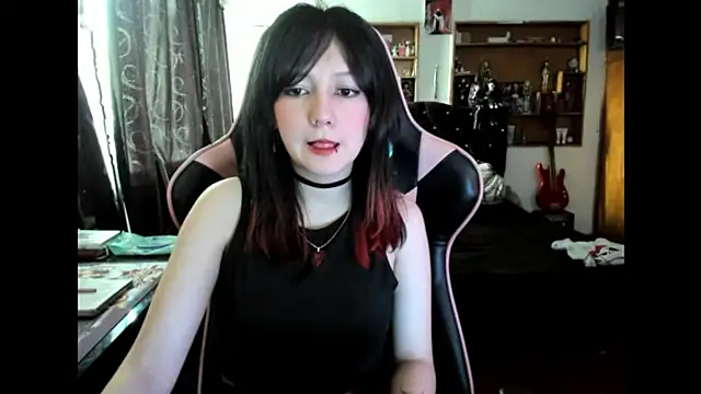 Maki Zein  online show from 5, 12, 2025