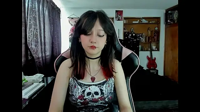 Snapshot of Maki_Zein_ chatting on 16, 12, 2025 Maki Zein online show from 16, 12, 2025