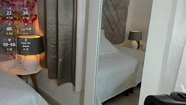  naylaa  online show from 15, 4, 2026