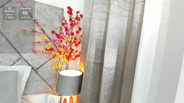  naylaa  online show from 22, 4, 2026