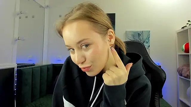 Snapshot of Melissa_new22 chatting on 3, 11, 2025 Melissa new22 online show from 3, 11, 2025