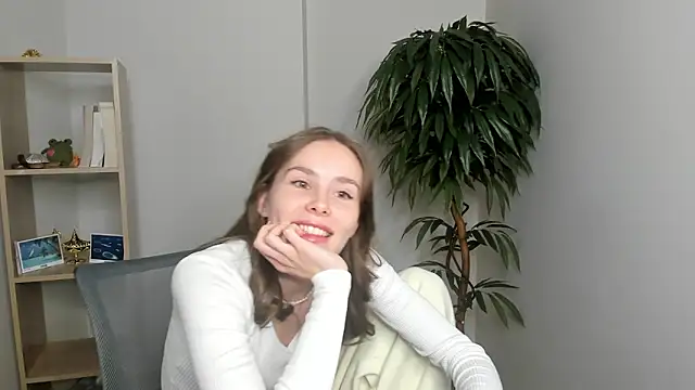 Snapshot of MonetLeitman chatting on 11, 10, 2025 MonetLeitman online show from 11, 10, 2025