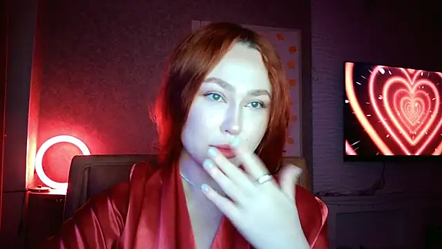 Snapshot of LolaMint_ chatting on 8, 11, 2025 LolaMint online show from 8, 11, 2025