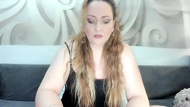 Snapshot of 88__callmemadam__88 chatting on 19, 12, 2025 88 callmemadam 88 online show from 19, 12, 2025