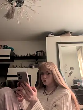 OpheliaMills online show from 15, 10, 2025