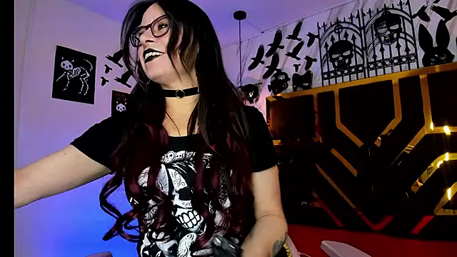 Snapshot of Evangelinejoness_ chatting on 4, 11, 2025 Evangelinejoness online show from 4, 11, 2025