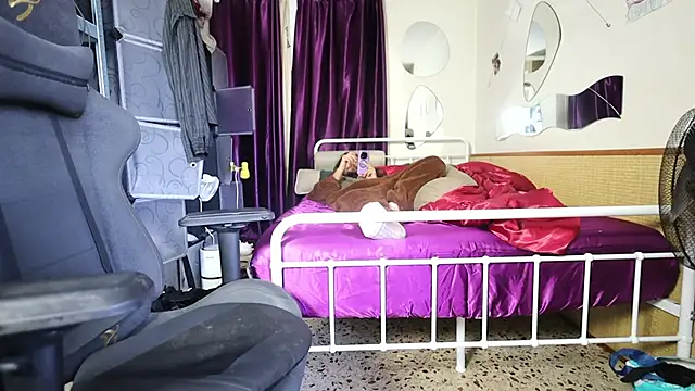 Snapshot of maddy_kinky chatting on 12, 10, 2025 maddy kinky online show from 12, 10, 2025