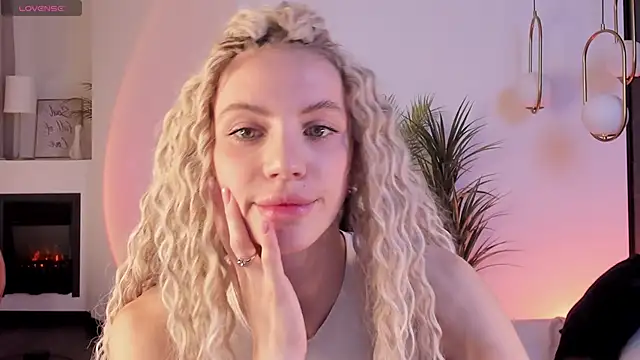 Snapshot of mia_silkk chatting on 22, 10, 2025 mia silkk online show from 22, 10, 2025