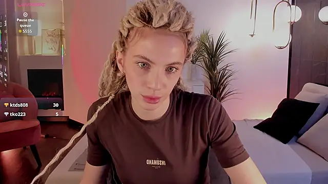 Snapshot of mia_silkk chatting on 23, 10, 2025 mia silkk online show from 23, 10, 2025