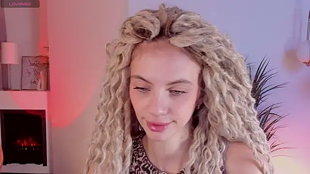 Snapshot of mia_silkk chatting on 27, 10, 2025 mia silkk online show from 27, 10, 2025