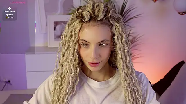 Snapshot of mia_silkk chatting on 6, 11, 2025 mia silkk online show from 6, 11, 2025