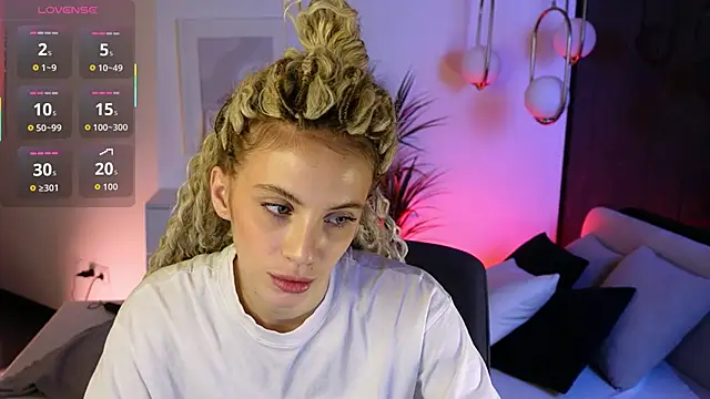 Snapshot of mia_silkk chatting on 7, 11, 2025 mia silkk online show from 7, 11, 2025