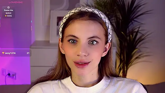 Snapshot of mia_silkk chatting on 14, 11, 2025 mia silkk online show from 14, 11, 2025