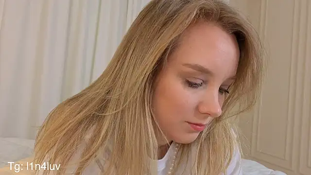 Snapshot of AIicaparkerc chatting on 17, 11, 2025 AIicaparkerc online show from 17, 11, 2025