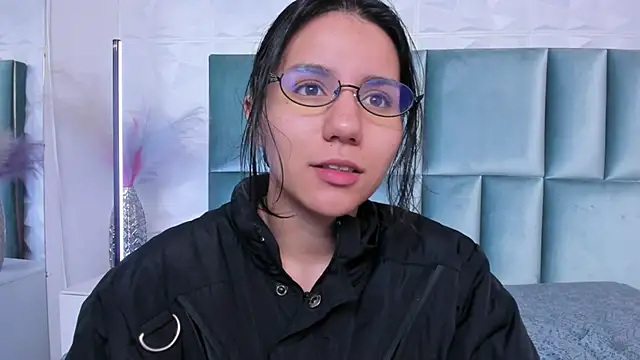 HollyPeach online show from 29, 6, 2026