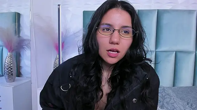 HollyPeach online show from 29, 6, 2026