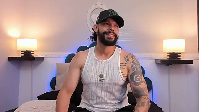 Snapshot of AlukardBig chatting on 13, 11, 2025 AlukardBig online show from 13, 11, 2025