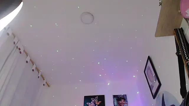 Queen of m111lk online show from 17, 12, 2025