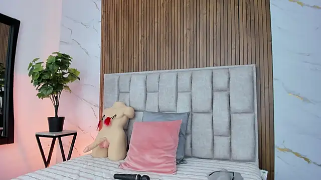 Sassha ferrer online show from 28, 11, 2025