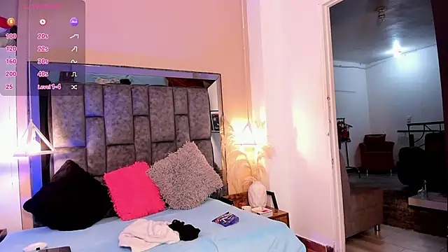 SofiRuiz  online show from 4, 12, 2025