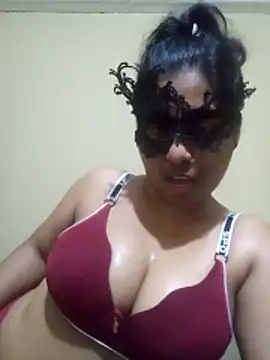 Expose Queen online show from 15, 3, 2026