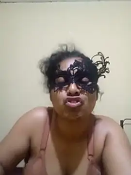 Expose Queen online show from 6, 4, 2026