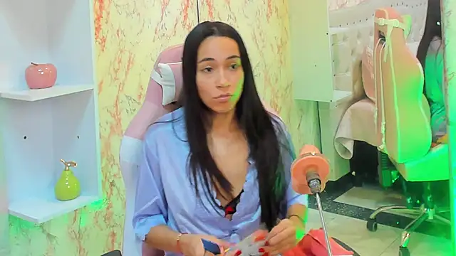 Snapshot of GabbiePrice chatting on 17, 10, 2025 GabbiePrice online show from 17, 10, 2025