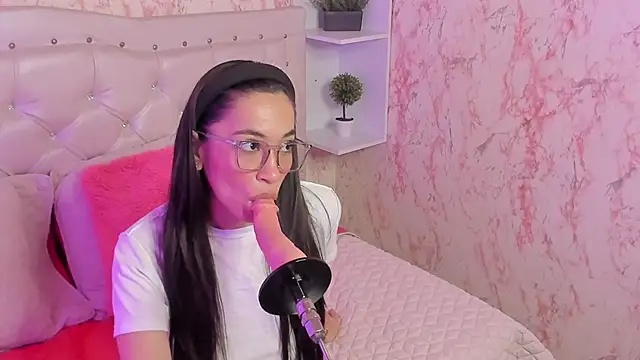 Snapshot of GabbiePrice chatting on 18, 11, 2025 GabbiePrice online show from 18, 11, 2025