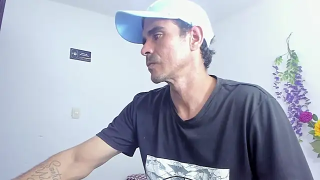 Snapshot of Sofi_And_Santy chatting on 3, 12, 2025 Sofi And Santy online show from 3, 12, 2025