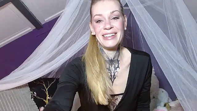 Snapshot of MistyCristy chatting on 18, 10, 2025 MistyCristy online show from 18, 10, 2025