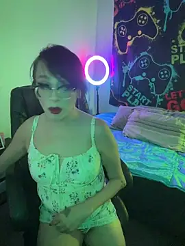 MiniMonroe online show from 19, 10, 2025