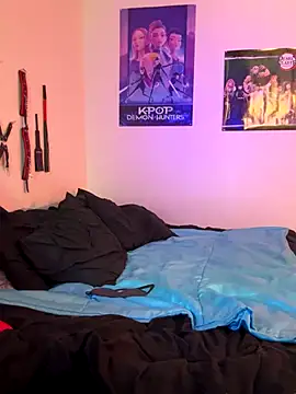 MiniMonroe online show from 4, 12, 2025