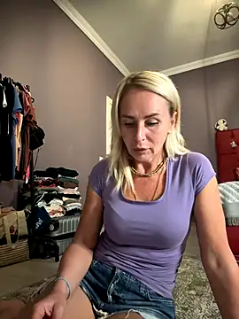 Snapshot of ElenabonyX chatting on 24, 10, 2025 ElenabonyX online show from 24, 10, 2025