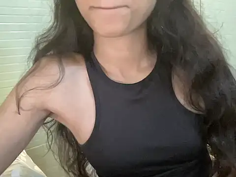 Snapshot of youngriri2 chatting on 10, 11, 2025 youngriri2 online show from 10, 11, 2025