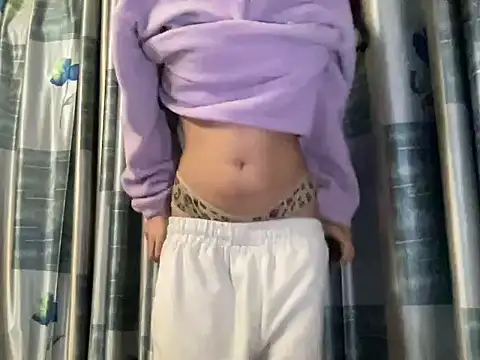 Snapshot of youngriri2 chatting on 14, 11, 2025 youngriri2 online show from 14, 11, 2025