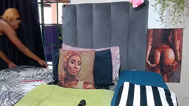 Lauren-001 online show from 18, 10, 2025