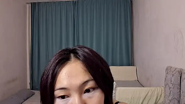 Snapshot of Lyndasilk chatting on 12, 7, 2026 Lyndasilk online show from 12, 7, 2026