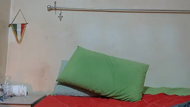 Snapshot of Monellaxx chatting on 4, 12, 2025 Monellaxx online show from 4, 12, 2025