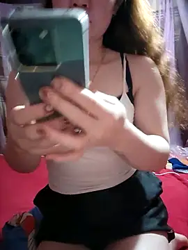 Snapshot of LeanaLy chatting on 20, 12, 2025 LeanaLy online show from 20, 12, 2025