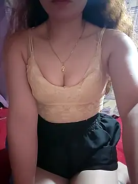 Snapshot of LeanaLy chatting on 22, 12, 2025 LeanaLy online show from 22, 12, 2025