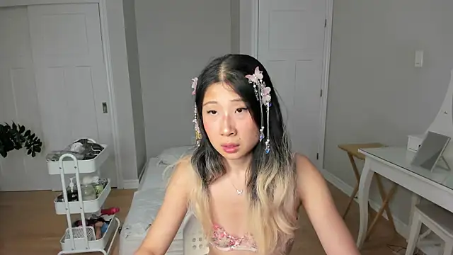 Jiwooe online show from 2, 8, 2026