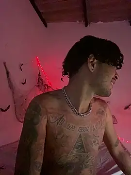 Snapshot of Sweett_pain chatting on 27, 10, 2025 Sweett pain online show from 27, 10, 2025