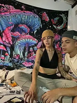 Snapshot of Sweett_pain chatting on 8, 11, 2025 Sweett pain online show from 8, 11, 2025