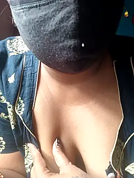 Snapshot of SX-ANA chatting on 11, 11, 2025 SX-ANA online show from 11, 11, 2025