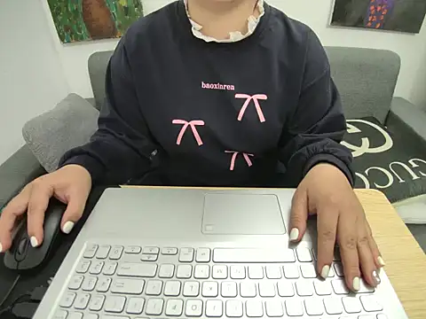 Hanna Mina online show from 1, 2, 2026