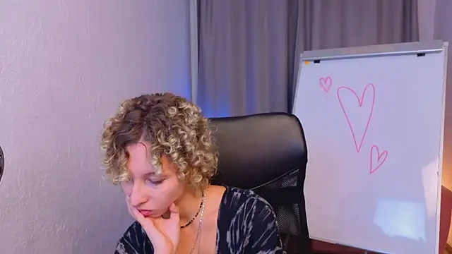 Mary Wahlberg online show from 16, 10, 2025