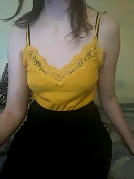 Snapshot of KittieCreme chatting on 4, 12, 2025 KittieCreme online show from 4, 12, 2025