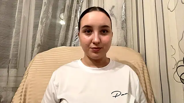 Snapshot of DaisyMolly chatting on 1, 11, 2025 DaisyMolly online show from 1, 11, 2025